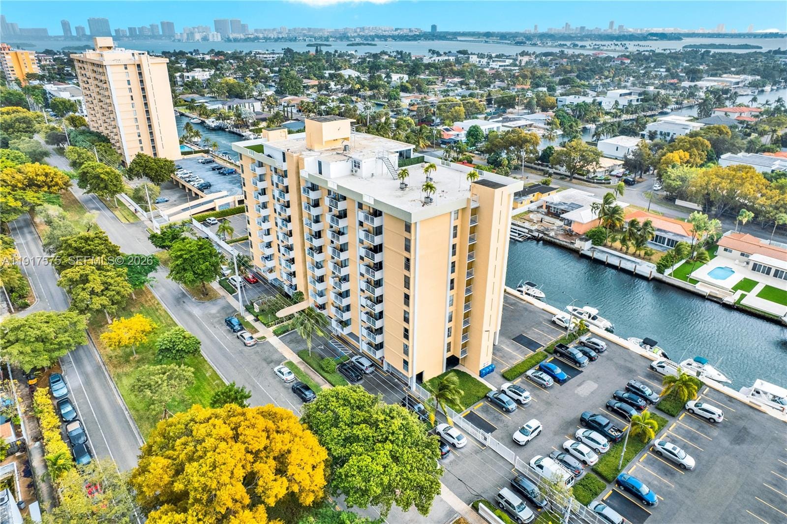 2020 NE 135th Street 805, North Miami, FL 33181 photo 2