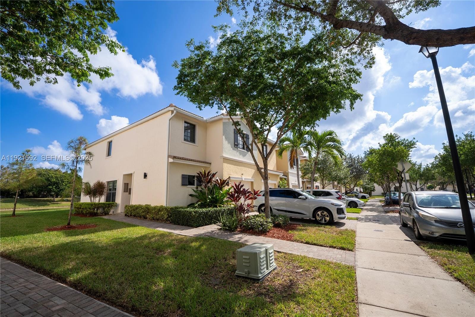 401 NE 194th Lane, Miami, FL 33179 photo 2