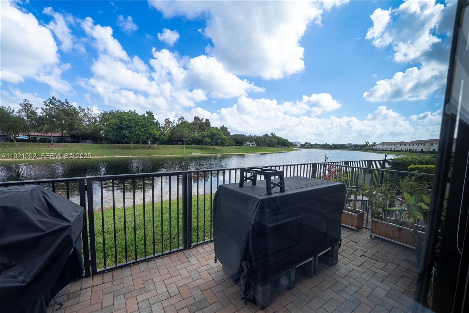 401 NE 194th Lane, Miami, FL 33179 photo 14
