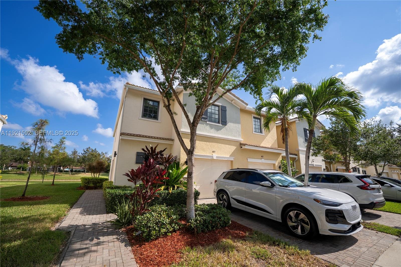 401 NE 194th Lane, Miami, FL 33179 photo 3