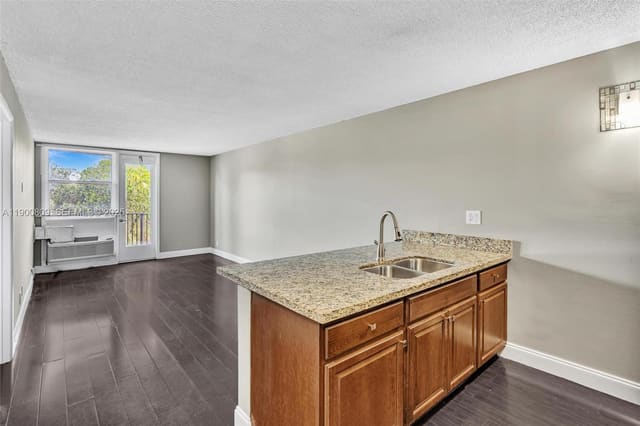 2701 Riverside Drive 303-B, Coral Springs, FL 33065