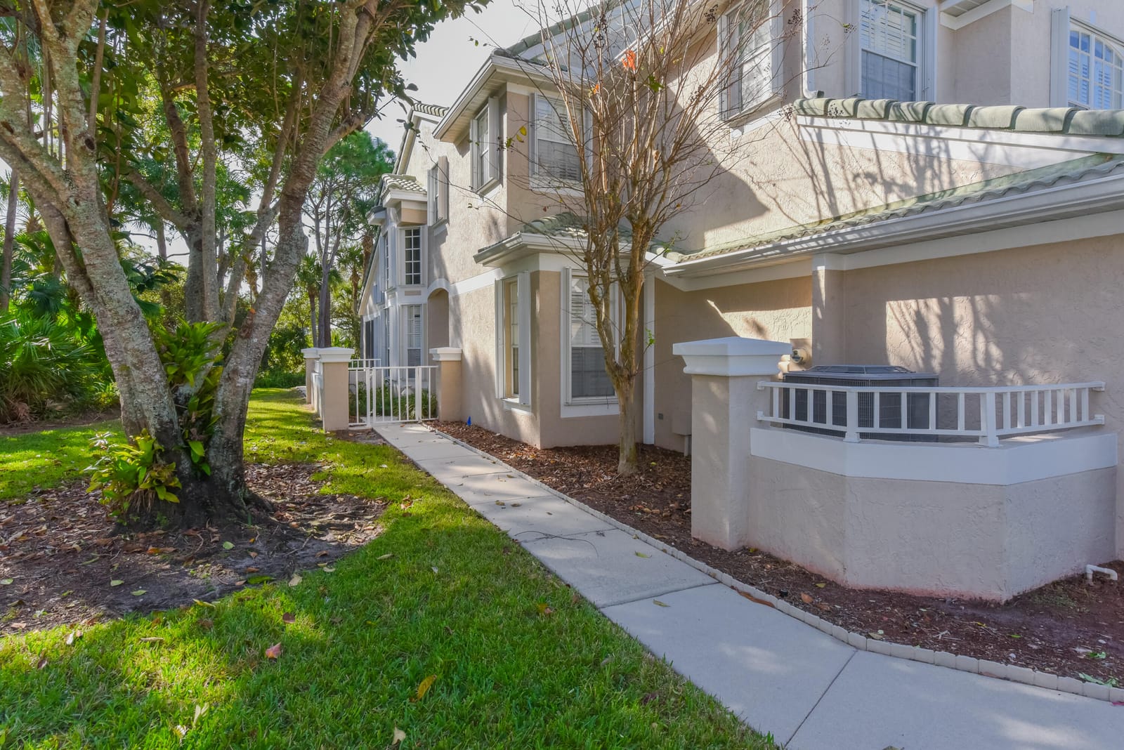 1567 SW Harbour Isles Circle — photo 2