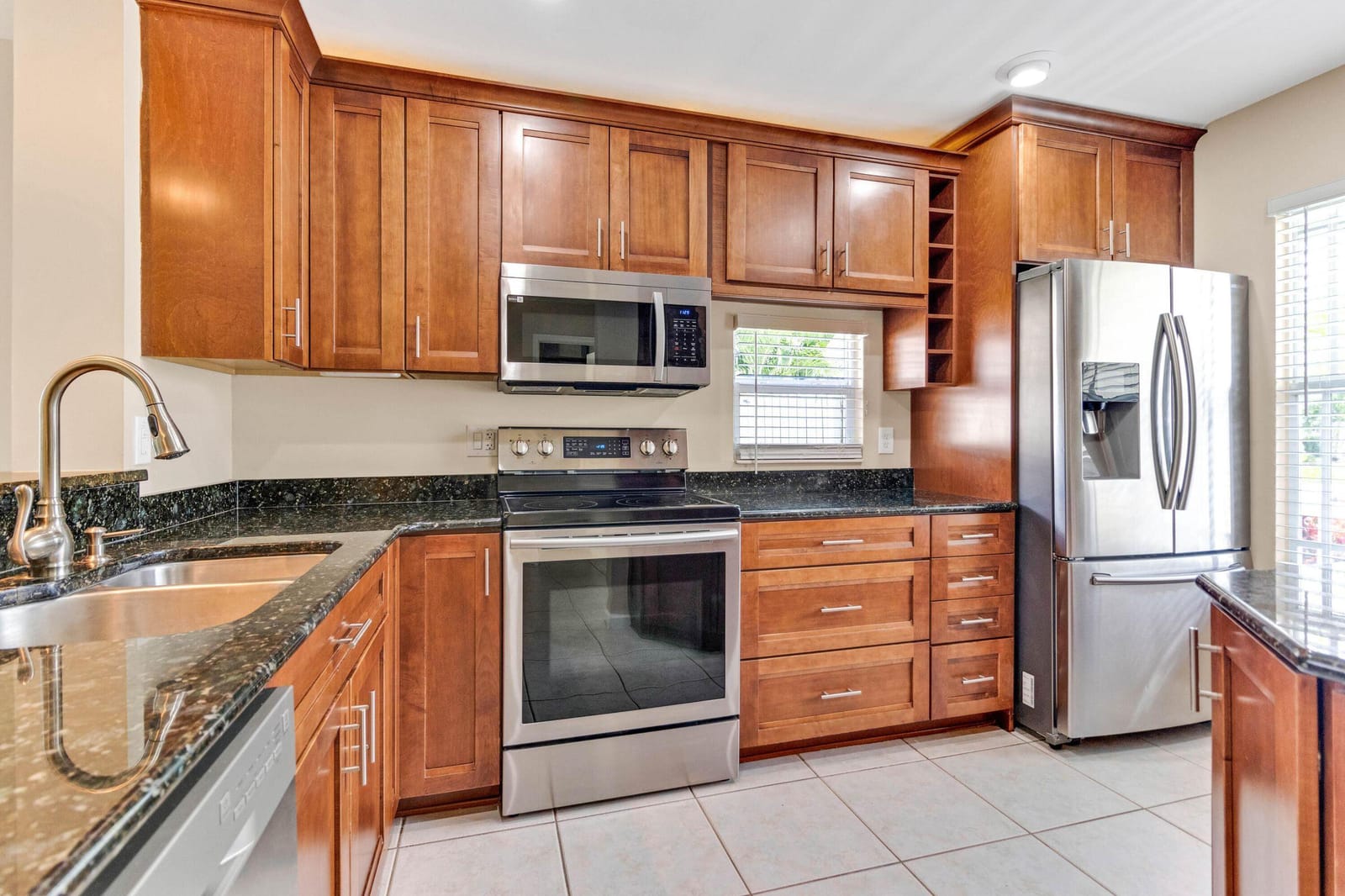 3911 Circle Lake Dr Drive — photo 6