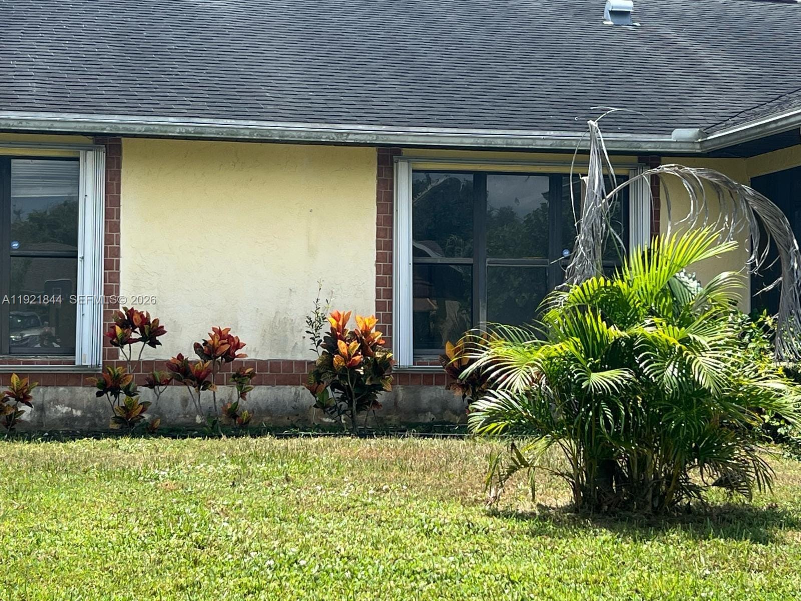 2410 SE Renick Avenue — photo 3