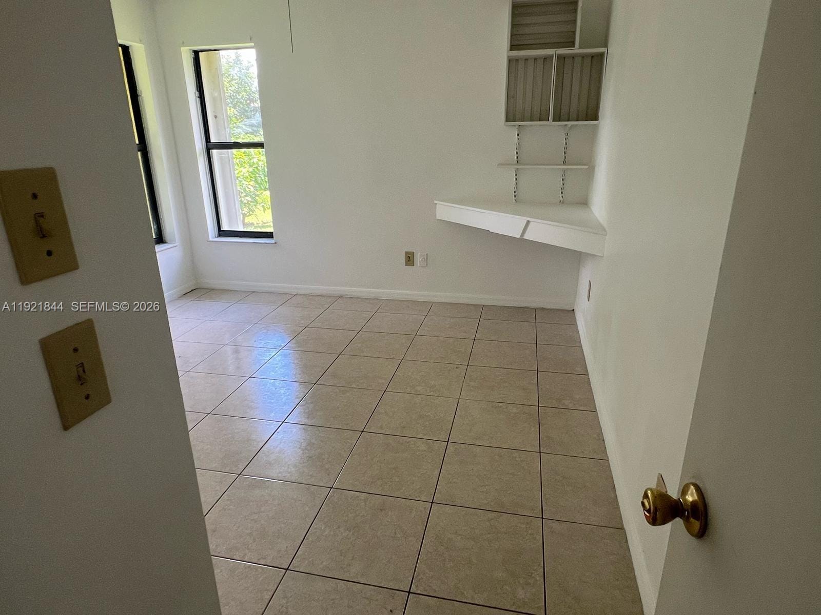 2410 SE Renick Avenue — photo 5