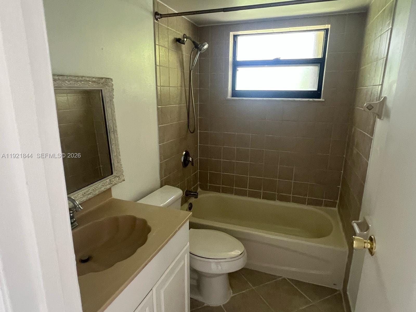 2410 SE Renick Avenue — photo 6