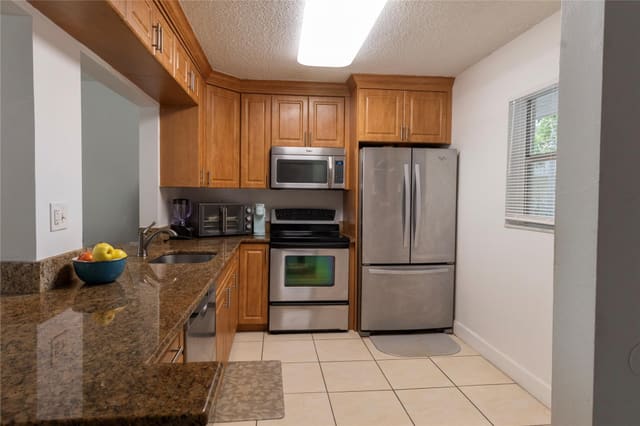 1810 N Lauderdale Avenue 2102, sold in Courtyards Of Broward Con, North Lauderdale, FL