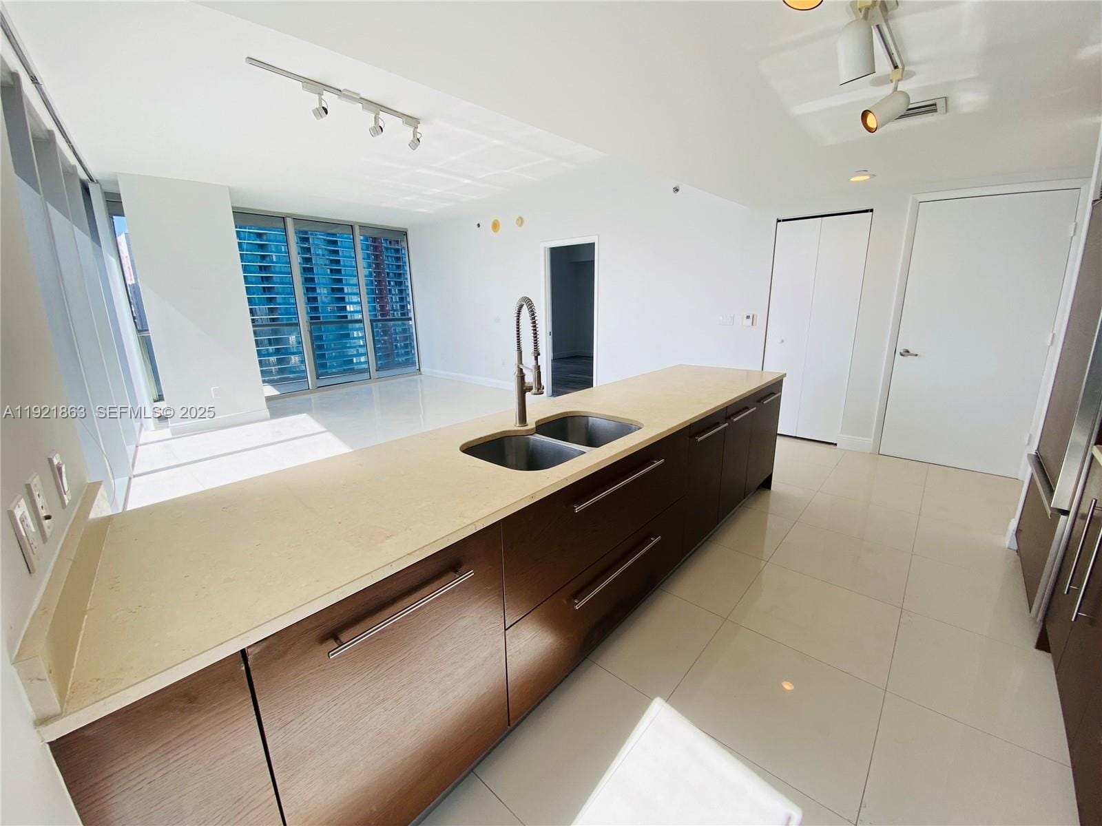 475 Brickell Avenue 3715, Miami, FL 33131 photo 4
