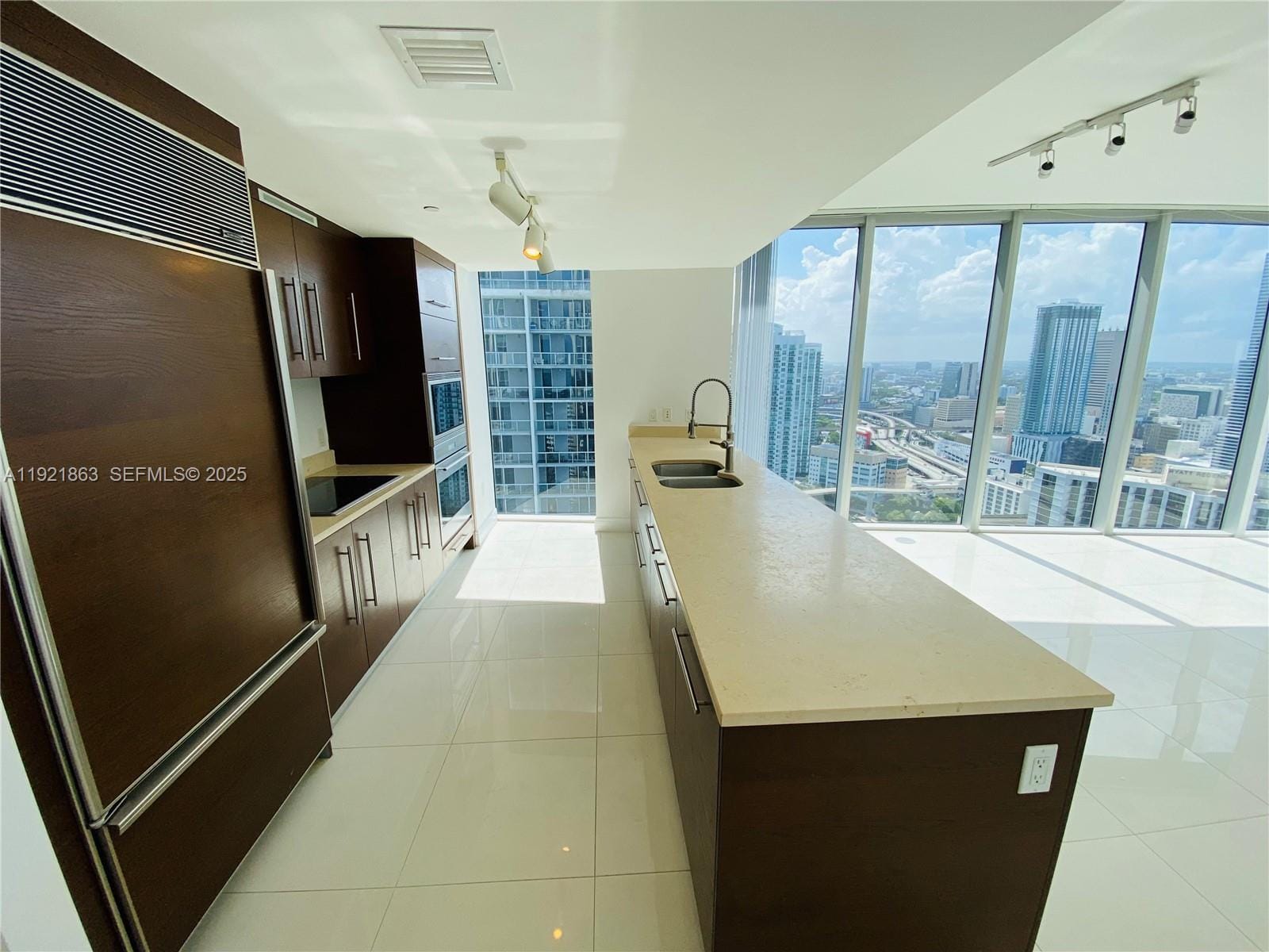 475 Brickell Avenue 3715, Miami, FL 33131 photo 5