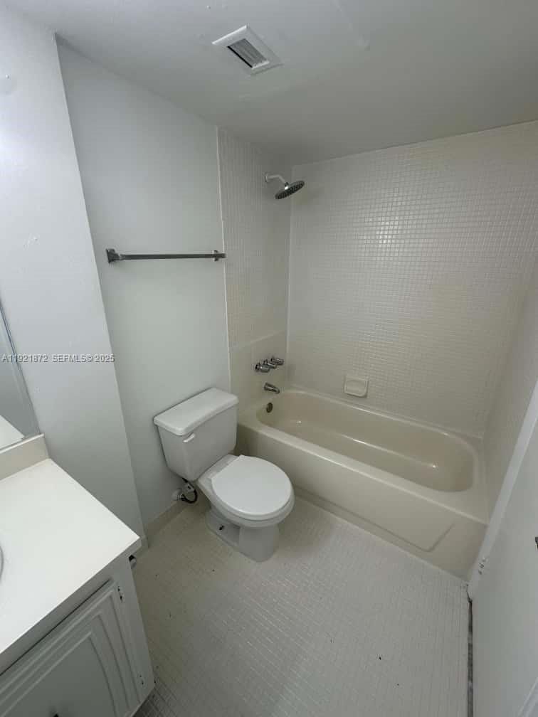 484 NW 165th St Road A-214, Miami, FL 33169 photo 13