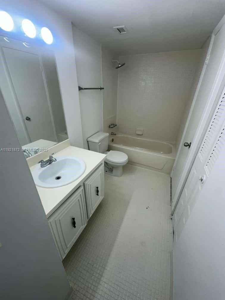 484 NW 165th St Road A-214, Miami, FL 33169 photo 16