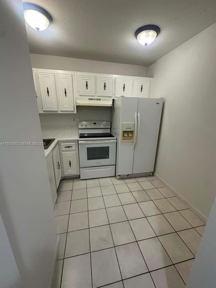 484 NW 165th St Road A-214, Miami, FL 33169 photo 4