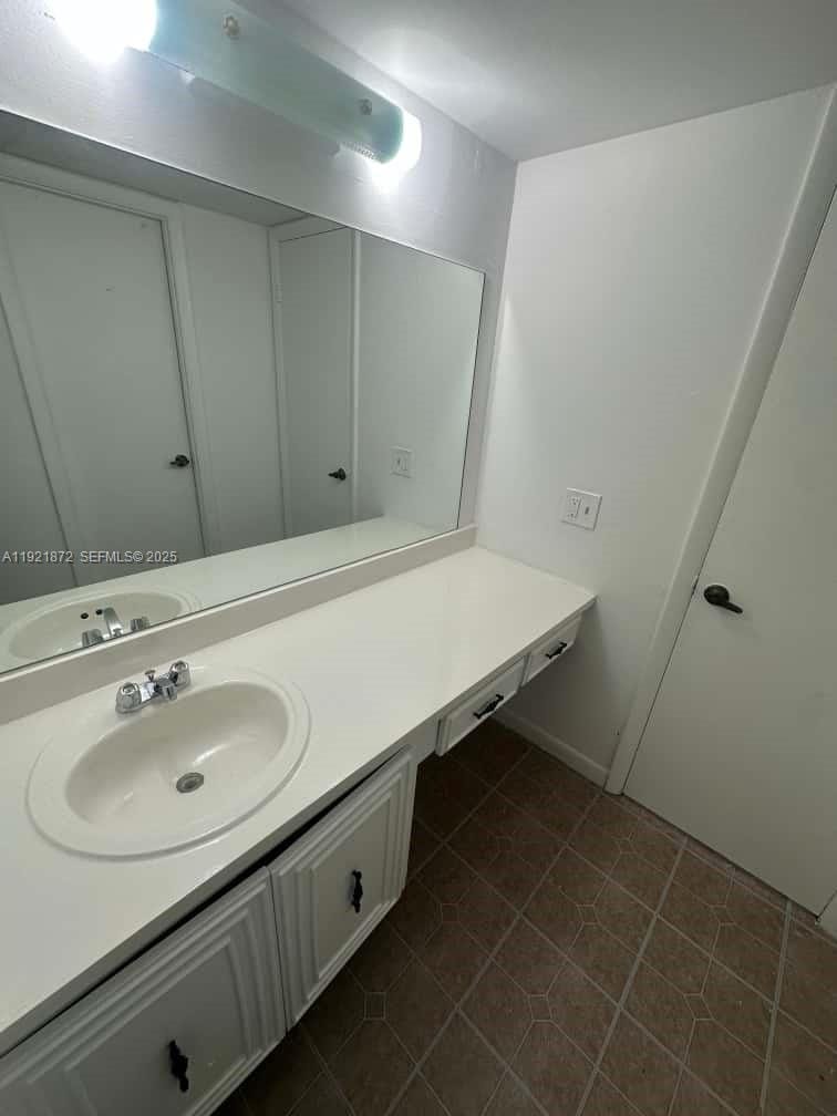484 NW 165th St Road A-214, Miami, FL 33169 photo 9