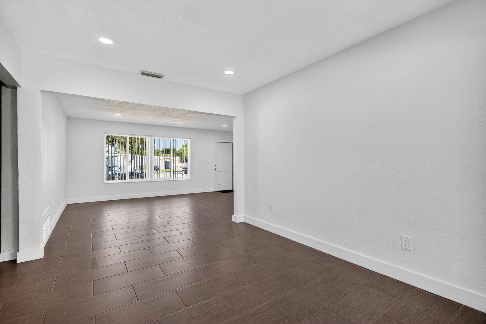 9720 NW 4 Street, Pembroke Pines, FL 33024 photo 14