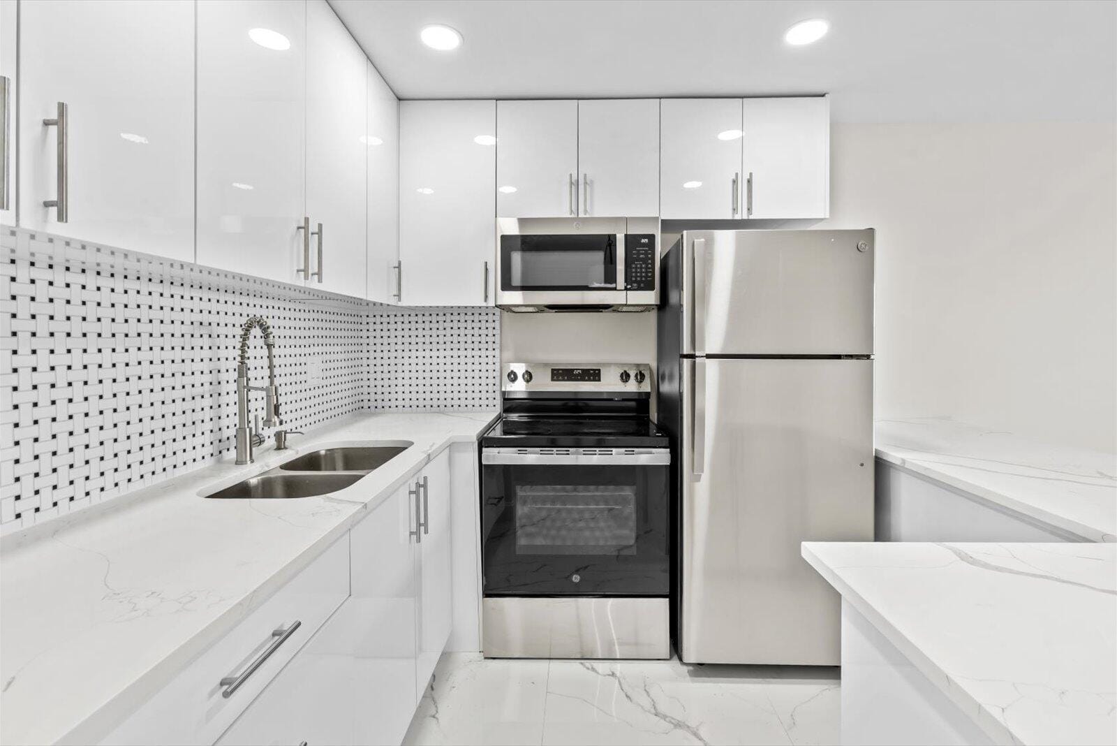 17 Andover A — photo 8