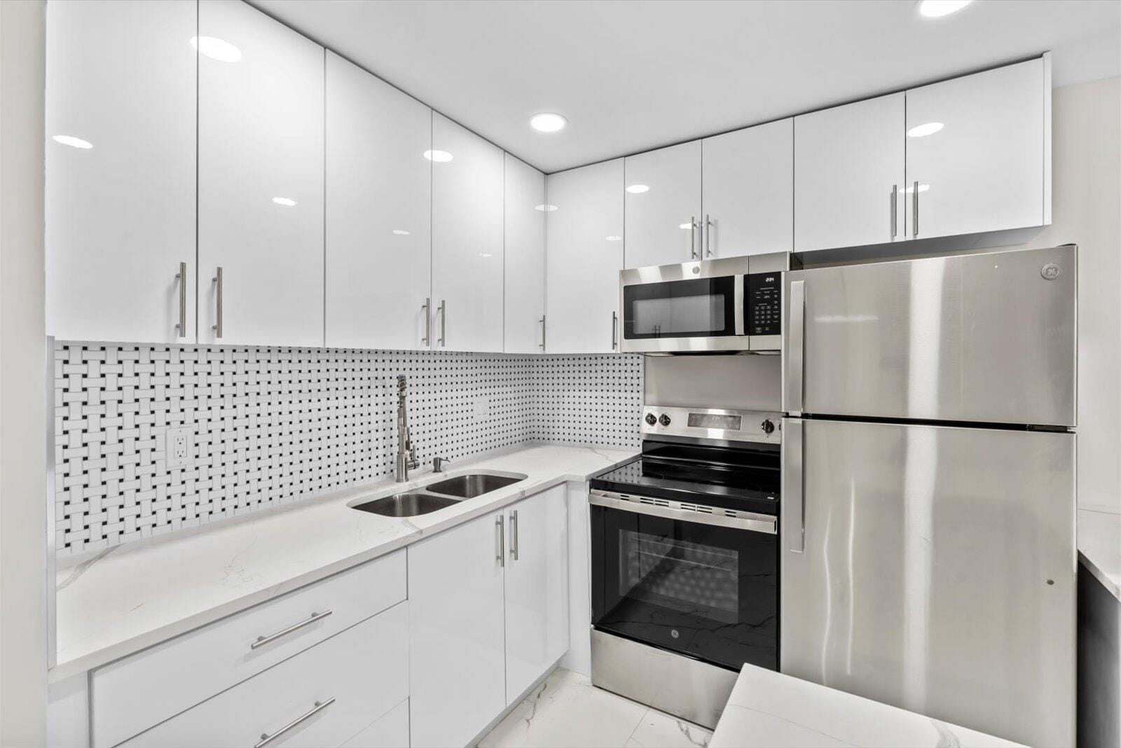 17 Andover A — photo 9