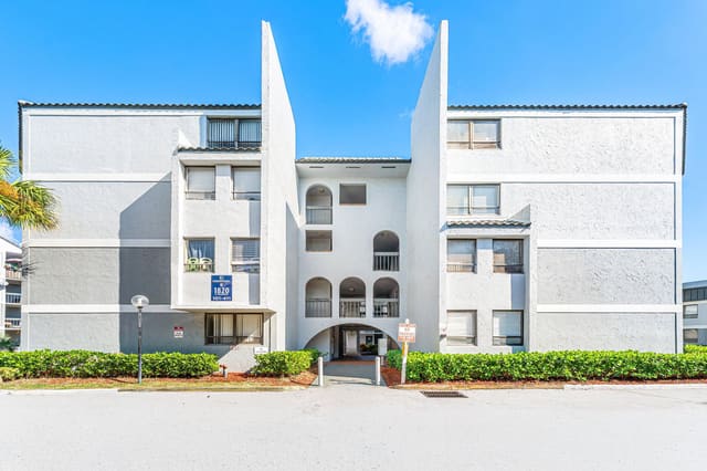 1820 N Congress Avenue 304, sold in Presidential Golfview Condo, West Palm Beach, FL