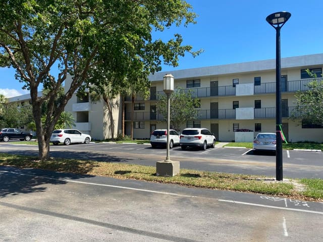 2420 Deer Creek Country Club Boulevard 302-d, Deerfield Beach, FL 33442
