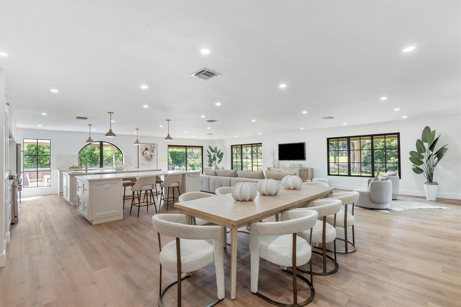 4456 Hickory Drive — photo 3