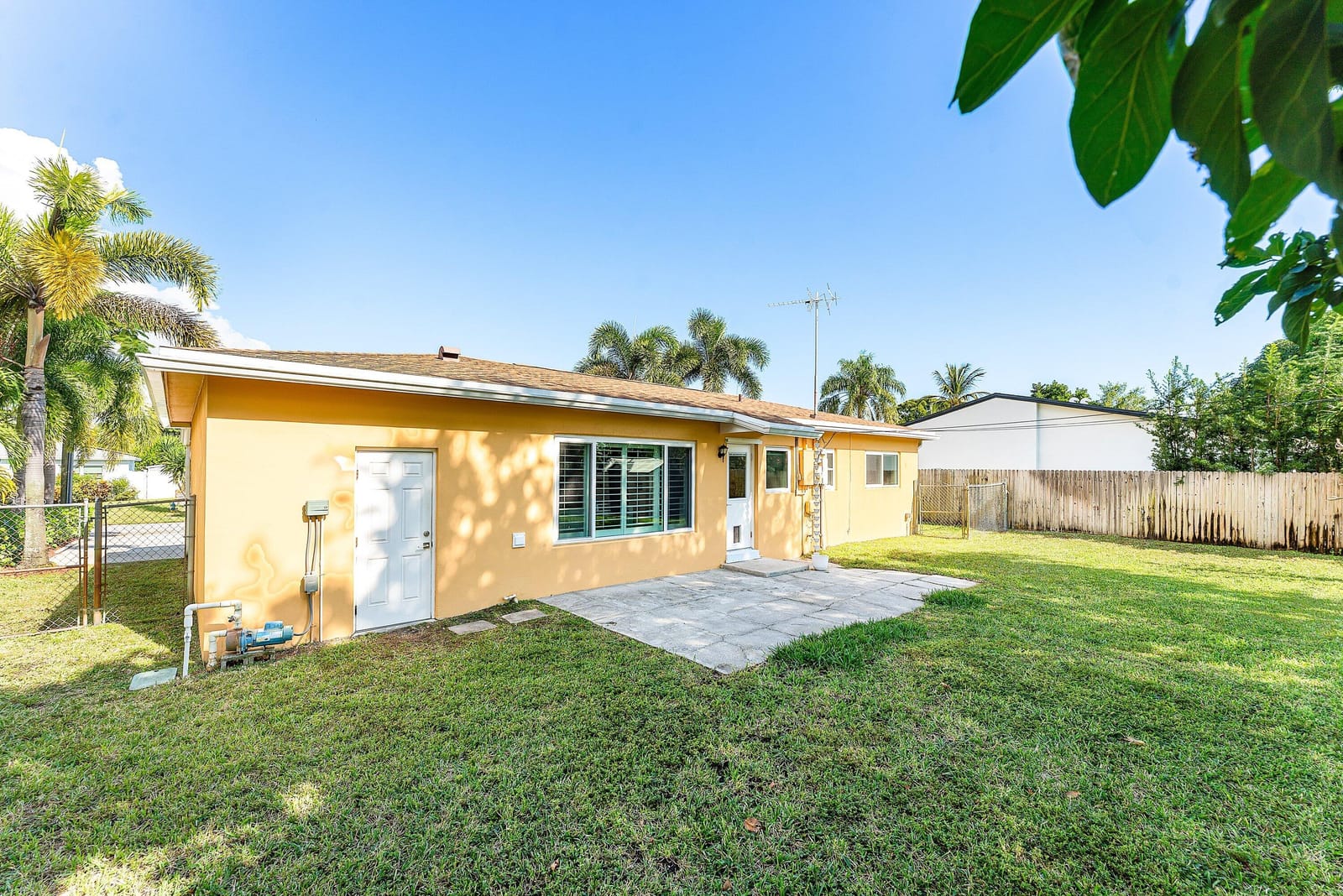 250 NE 20th Street, Delray Beach, FL 33444 photo 23