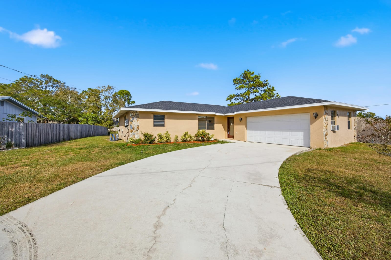 569 SE Fallon Drive, Port St. Lucie, FL 34983