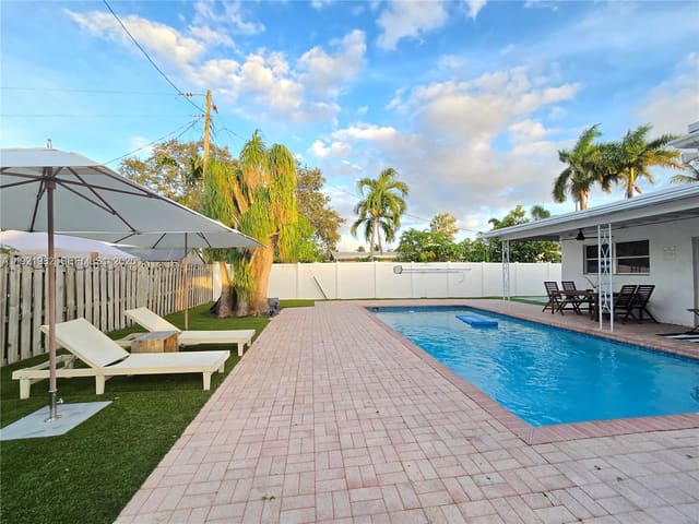 6571 Park Street, Hollywood, FL 33024