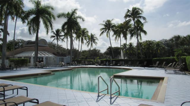 701 Lyons Road 13104, Coconut Creek, FL 33063