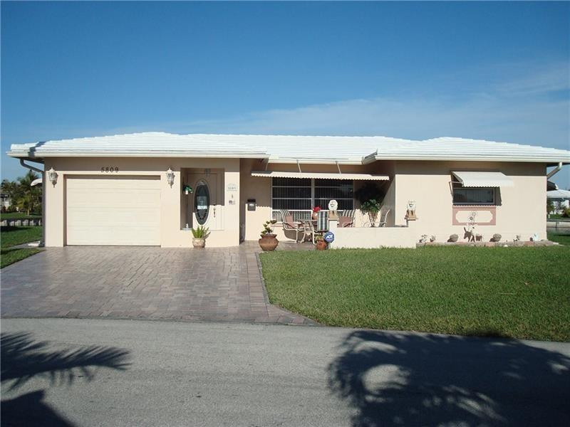 5809 NW 85th Avenue, Tamarac, FL 33321, Tamarac