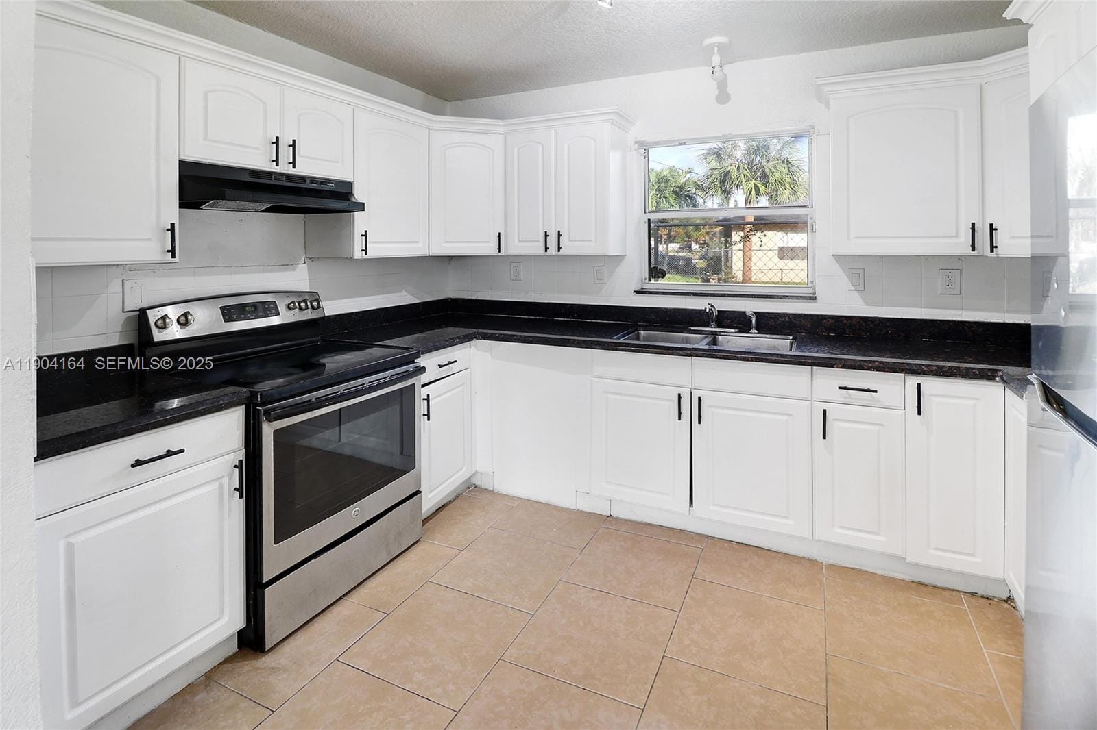 1722 NW 8th Court — photo 4