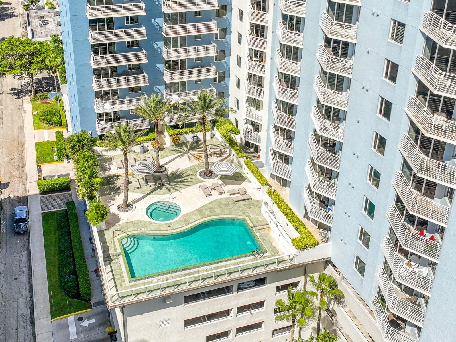 1551 N Flagler Drive Ph8 — photo 3