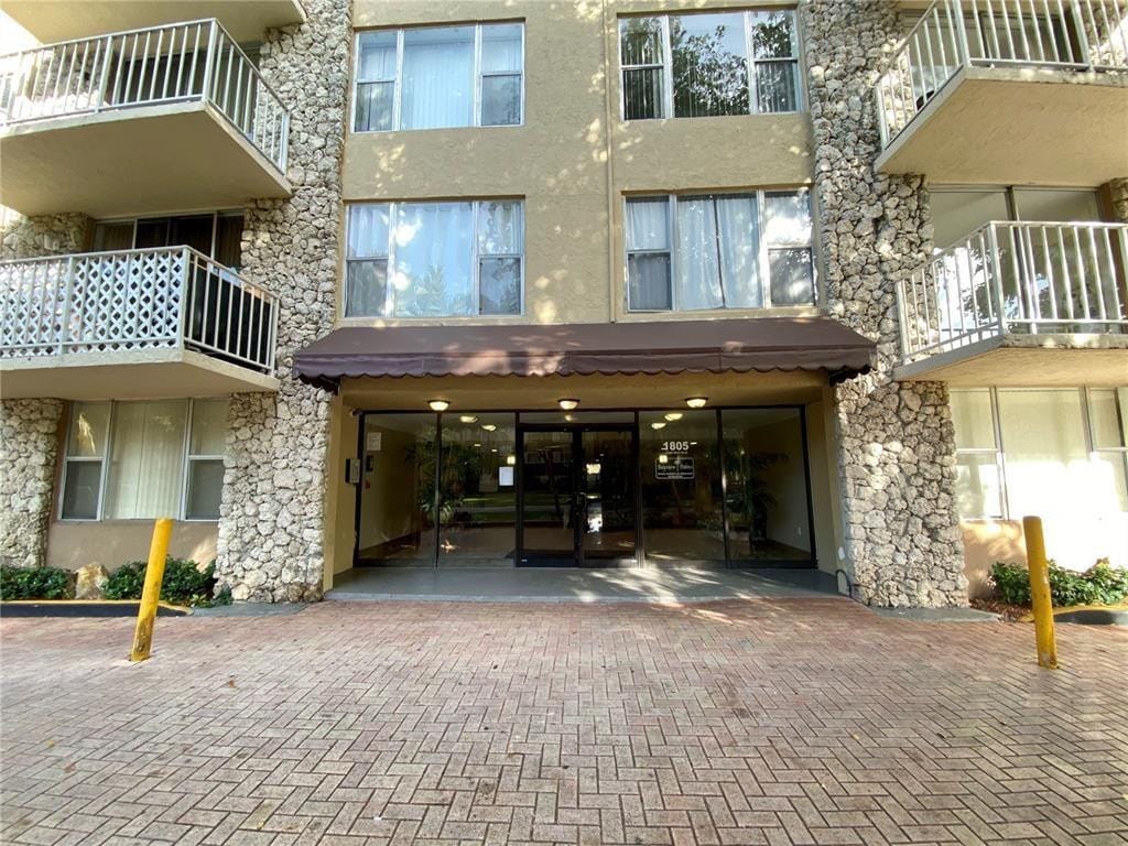 1805 Sans Souci Boulevard 403, North Miami, FL 33181 photo 2
