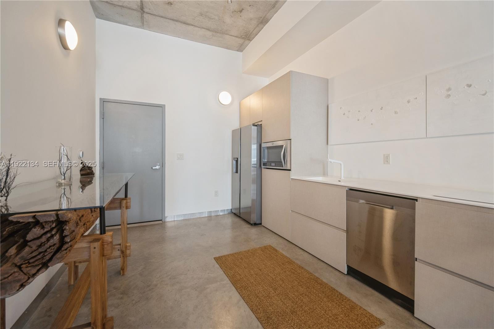 2001 Meridian Avenue 512 — photo 5