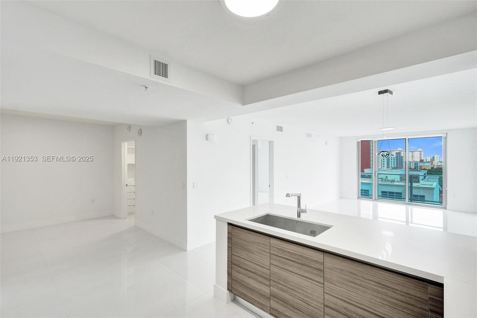 330 Sunny Isles Boulevard 5-805 — photo 3