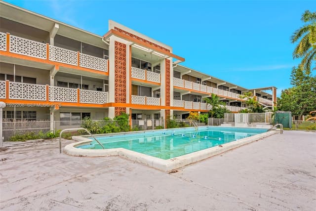 1450 NE 170th Street 211, sold in Floridian Arms, North Miami Beach, FL