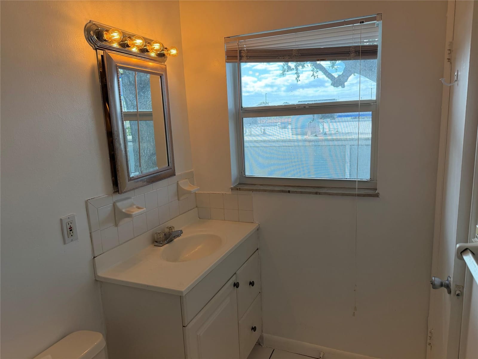 900 NE 26 Street 15 — photo 11