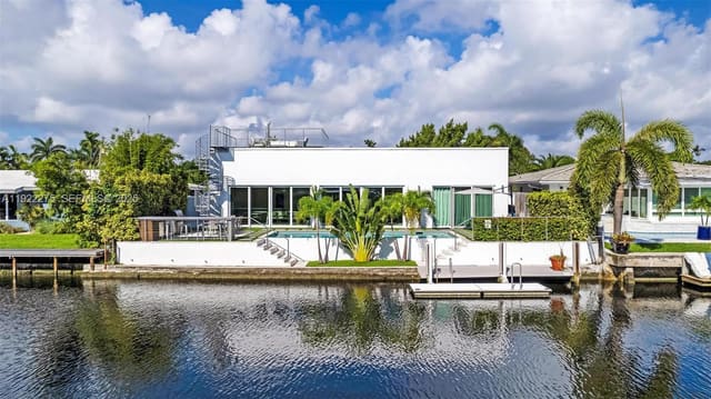2112 NE 17th Avenue, Wilton Manors, FL 33305
