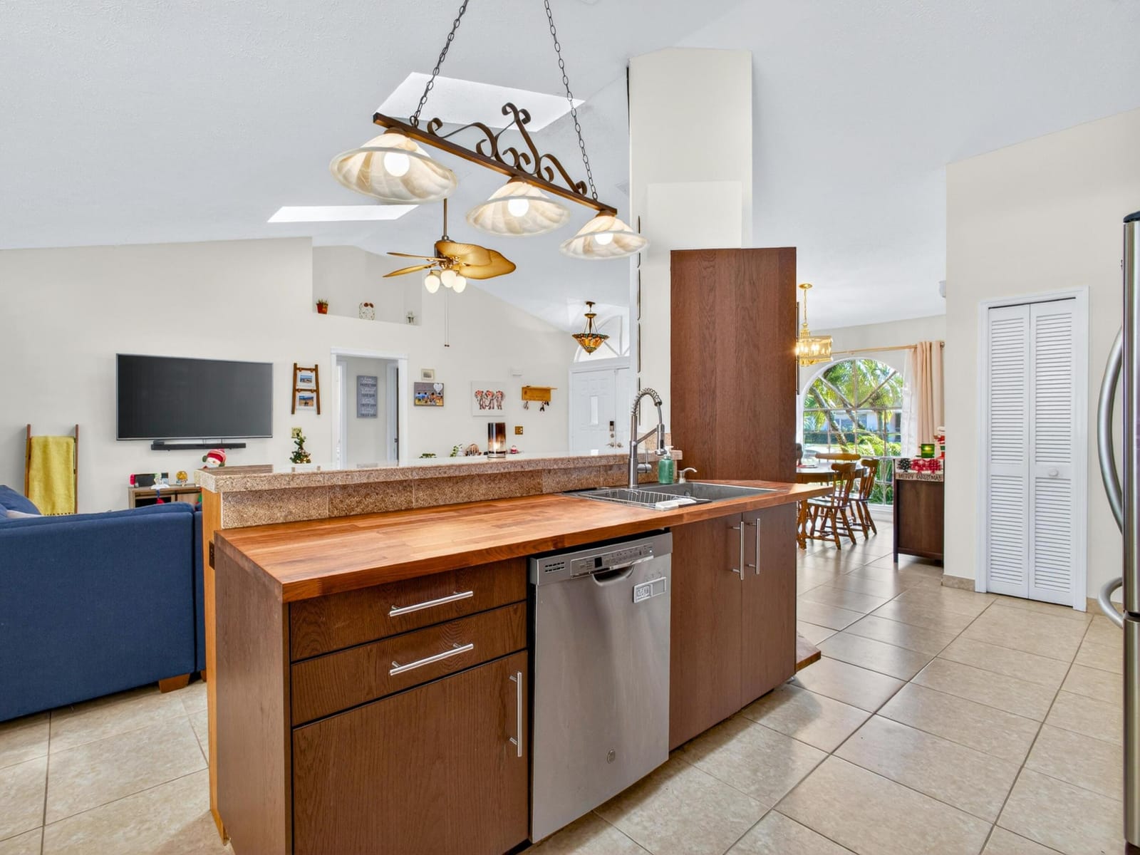 529 SE Fallon Drive — photo 12