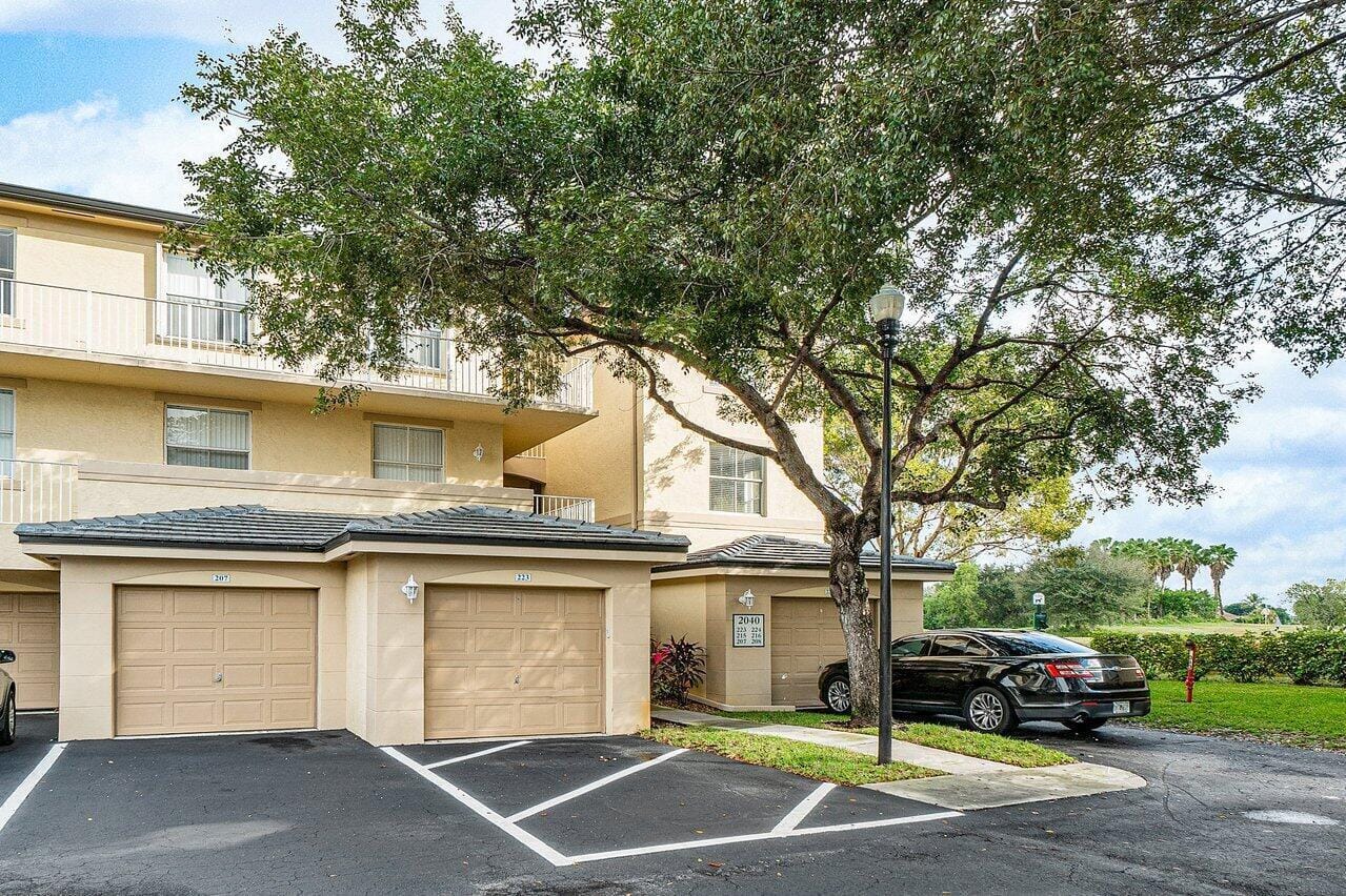 2040 Greenview Shores Boulevard 223, Wellington, FL 33414 photo 2