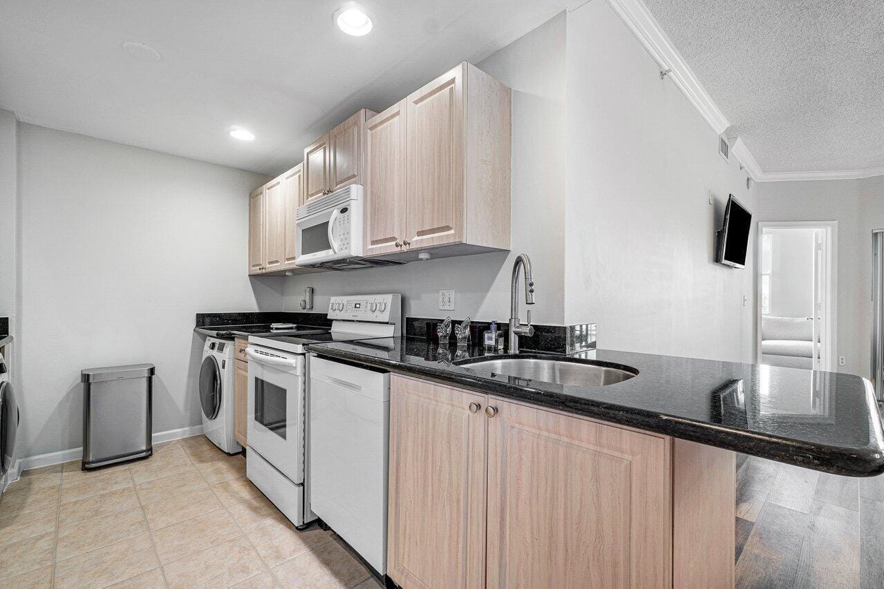 2040 Greenview Shores Boulevard 223, Wellington, FL 33414 photo 11