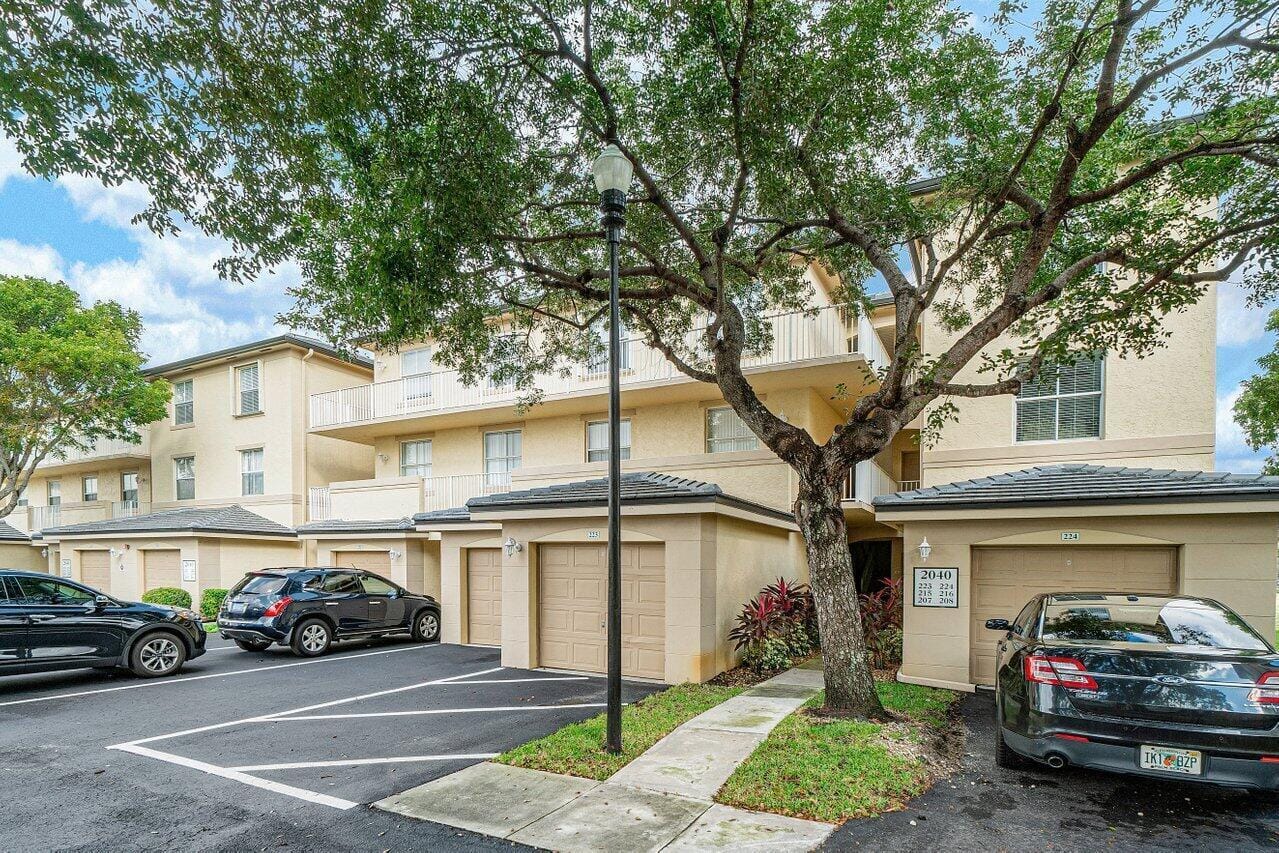 2040 Greenview Shores Boulevard 223, Wellington, FL 33414 photo 3