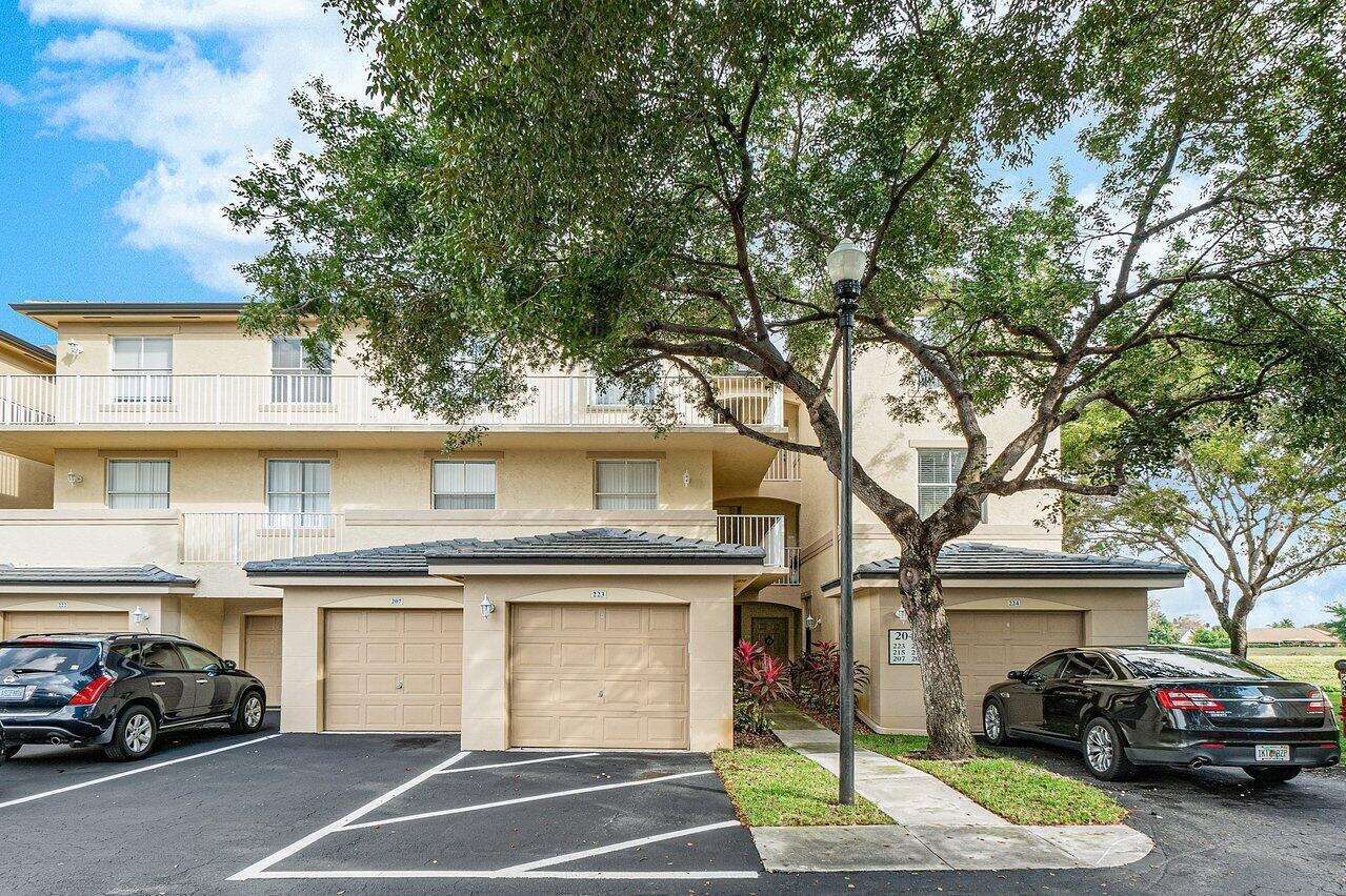 2040 Greenview Shores Boulevard 223, Wellington, FL 33414, Wellington
