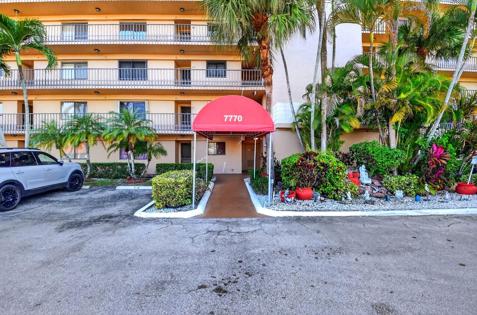 7770 Tahiti Lane 105, Lake Worth, FL 33467 photo 2