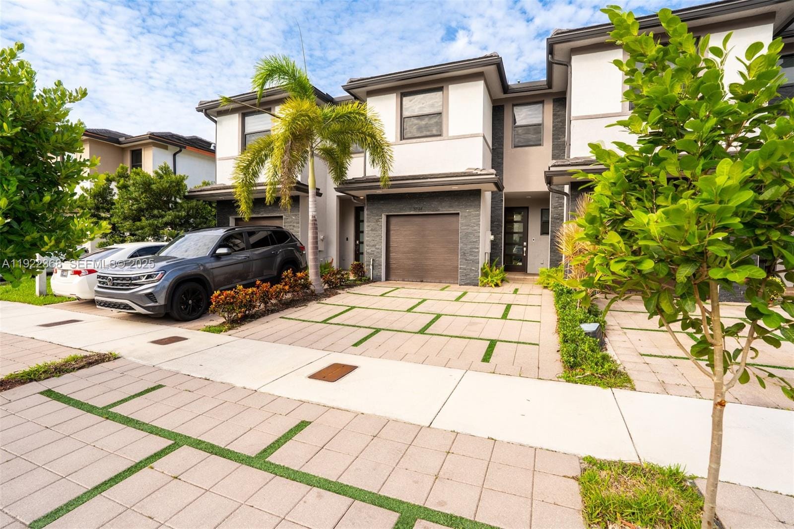 15824 NW 91st Court, Miami Lakes, FL 33018 photo 2