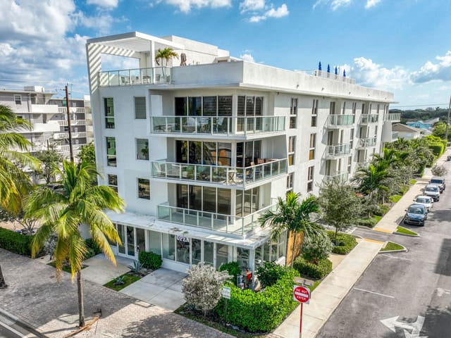 117 Lake Avenue 204, Lake Worth Beach, FL 33460