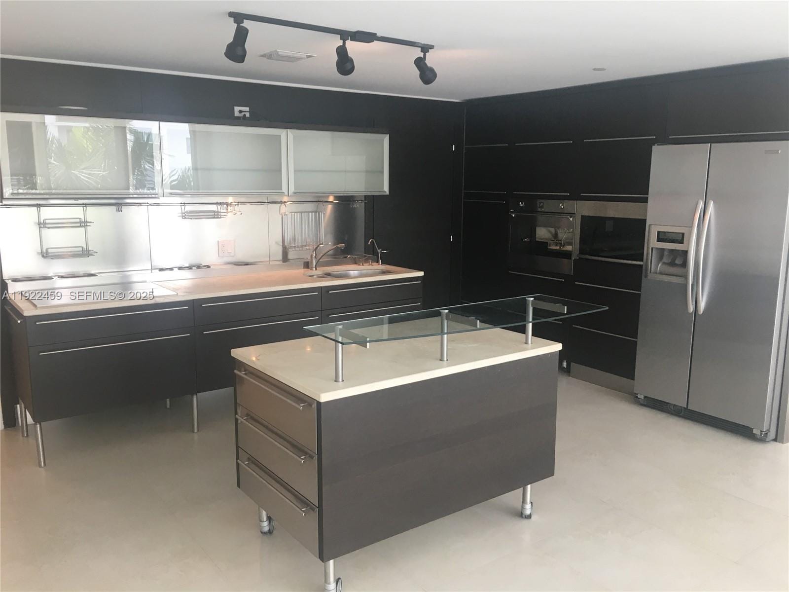 6000 Collins Avenue 521, Miami Beach, FL 33140 photo 17