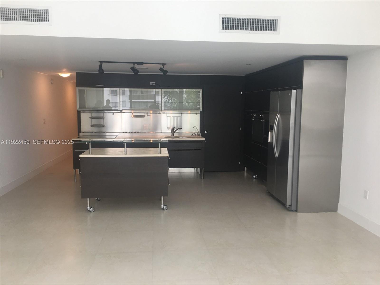 6000 Collins Avenue 521, Miami Beach, FL 33140 photo 24