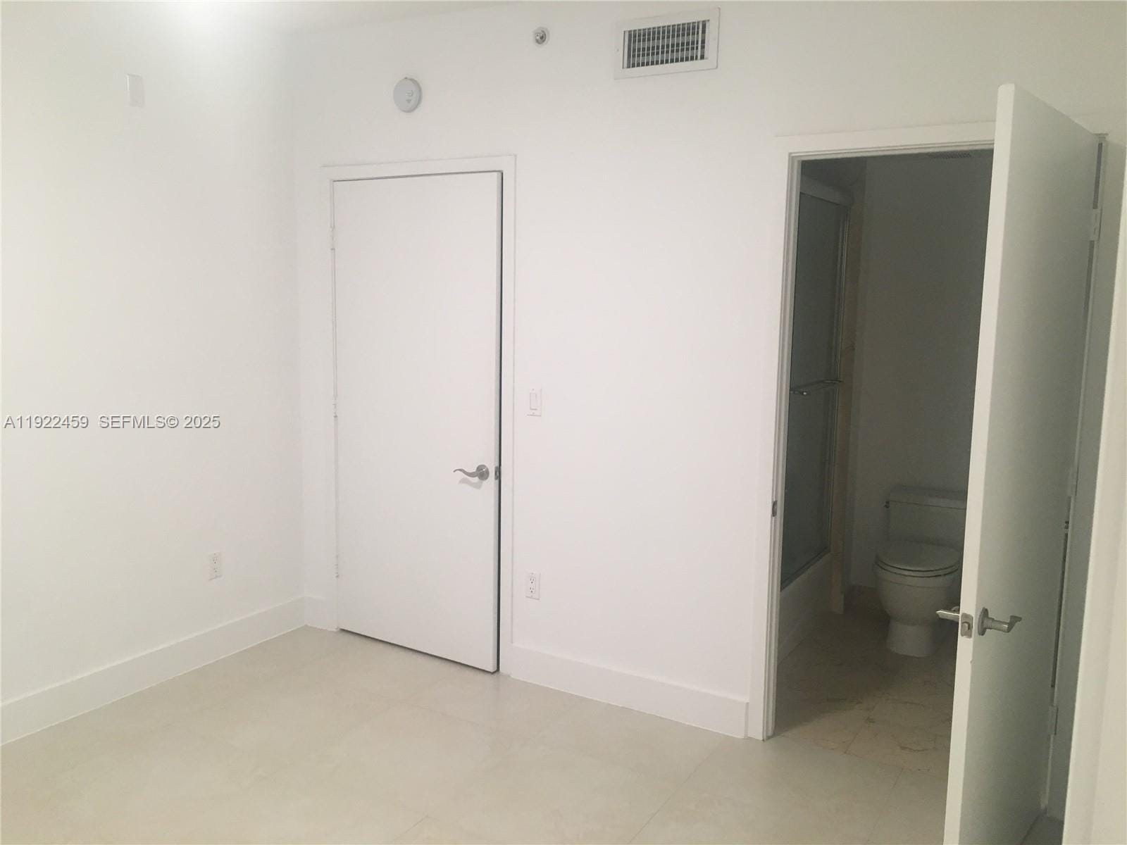 6000 Collins Avenue 521 — photo 4