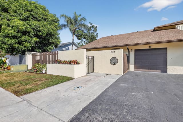 235 SW 29th Avenue, sold in Homewood Lakes Sec D, Delray Beach, FL