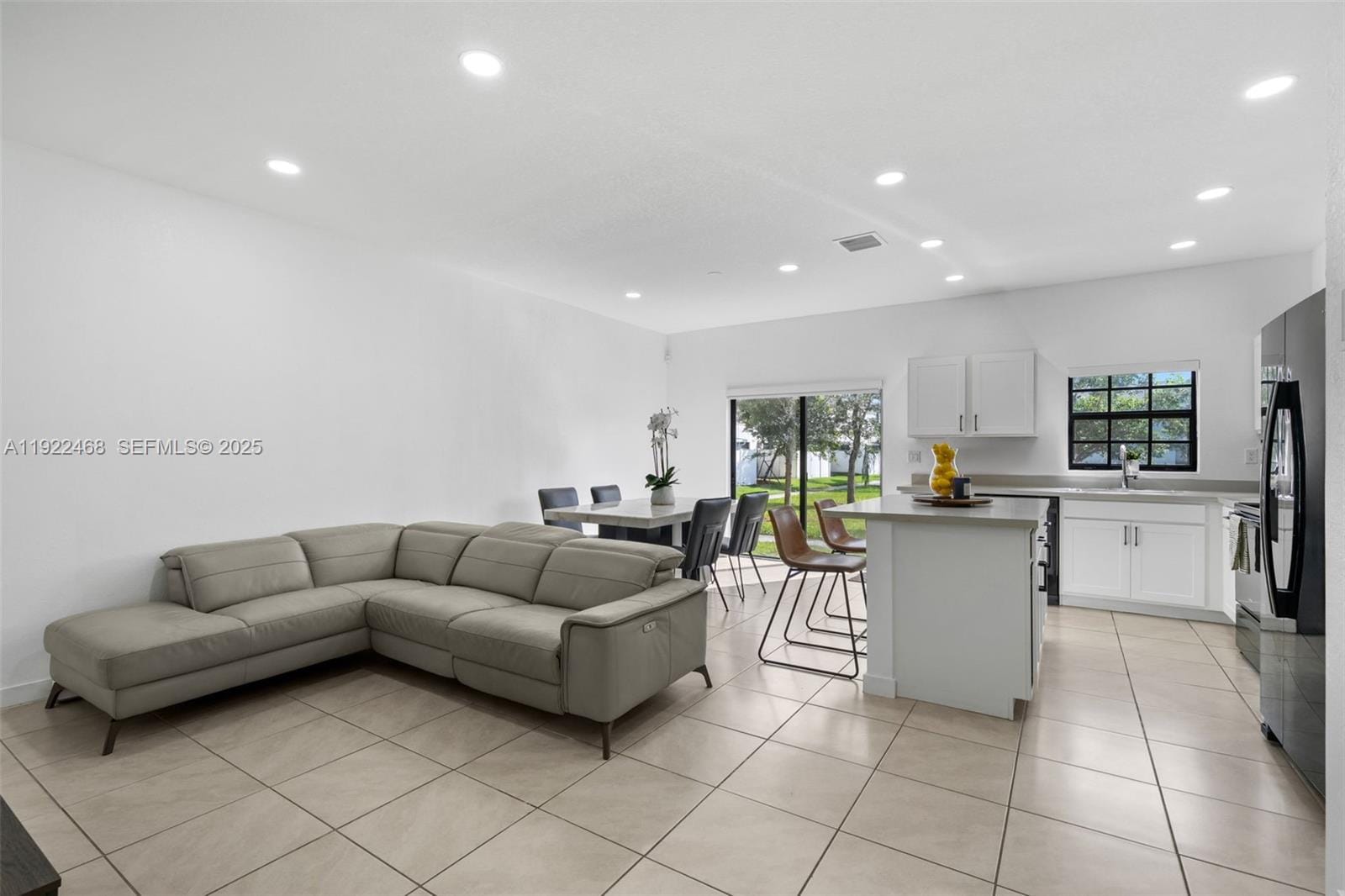 757 SW 11th Street — photo 3