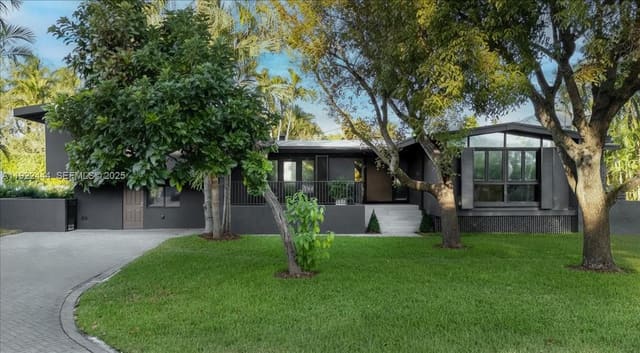 669 S Mashta Drive, sold in Mashta Island, Key Biscayne, FL